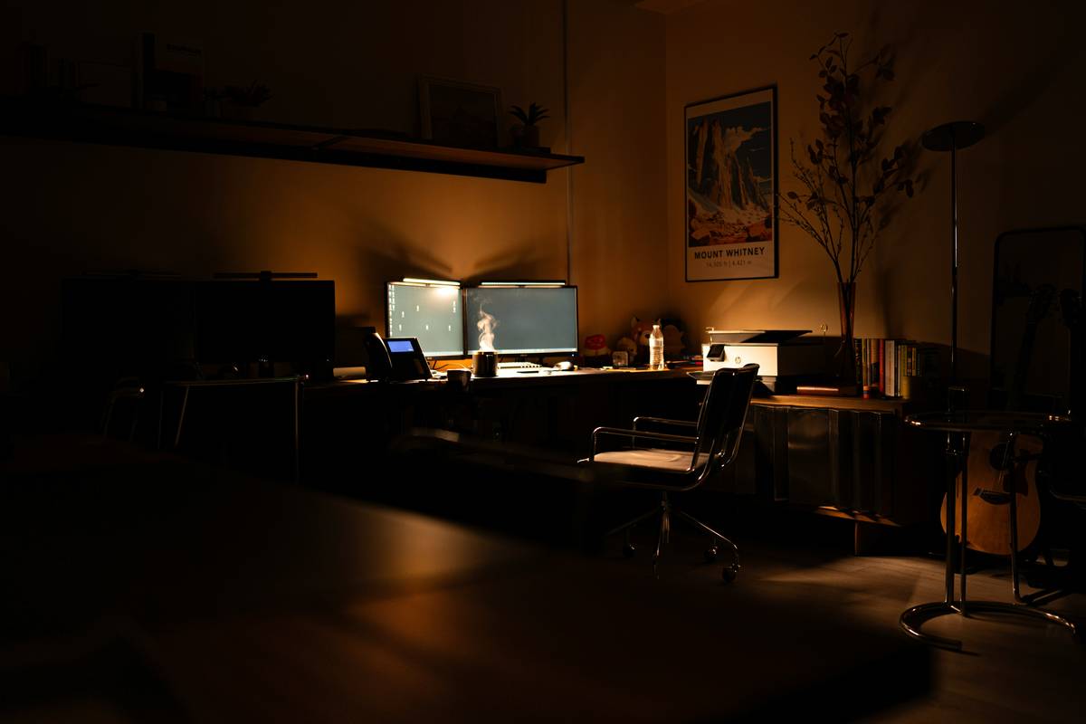 Gaming controller background showing default VR model floating unnaturally above a desk